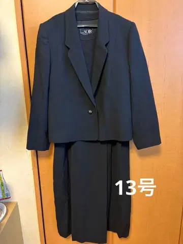 SOIR 블랙 수트 노카라 13호