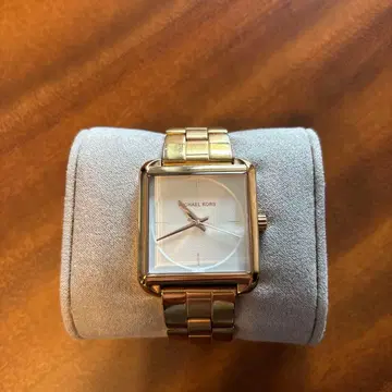 MICHAEL KORS 골드 스퀘어 손목시계