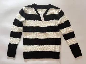 [새상품] 스트라이프 V넥 니트 스웨터 로셸