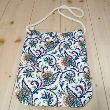 투모로우랜드 토트백