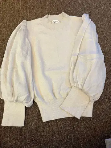 FRAY I.D 벌룬 슬리브 니트 아이보리