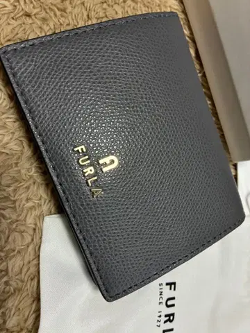 FURLA 이단 접이식 지갑 그레이 가죽