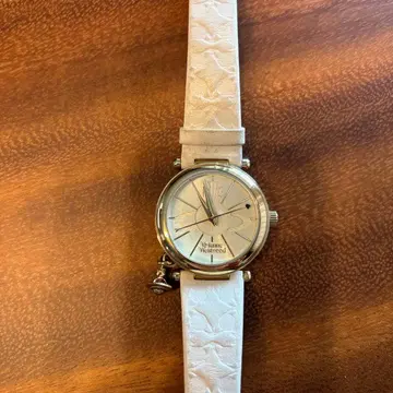 비비안 화이트 가죽 손목시계