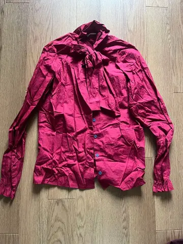 Perla nell' ostrica 리본 포함 빨간색 긴팔 블라우스