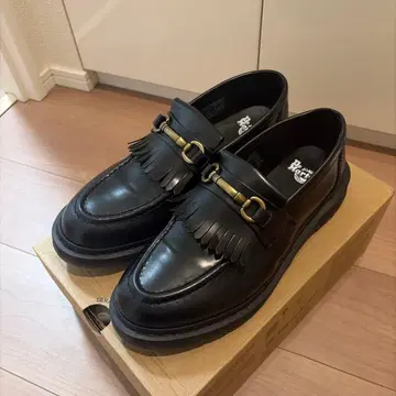 닥터마틴 ADRIAN SNAFFLE UK9 시착만 한 상품