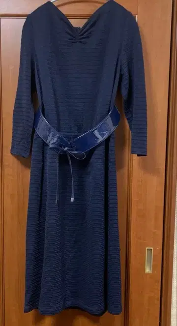 준 아시다 13호 네이비 스트라이프 V넥 원피스