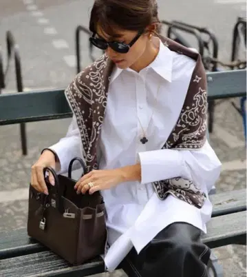 Gypsohila 지프소피아 페이즐리 니트 스톨 브라운