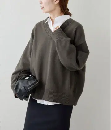 개럴개런트 GALLARDAGALANTE 24AW 백 슬릿 니트