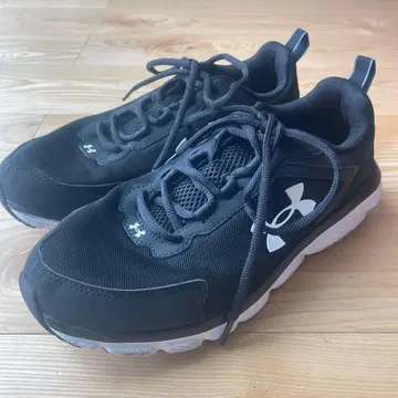 언더아머 Charged Assert 9 Wide 4E 27cm