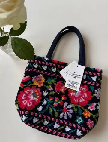 미사용 새상품 페이러 티롤리안 플라워 백