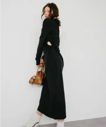 HANNE 사이드홀 원피스 블랙