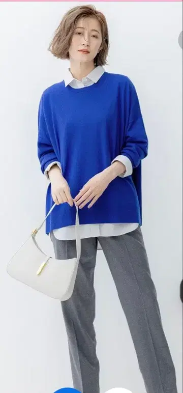 23구 파란 오버 사이즈 니트 스웨터