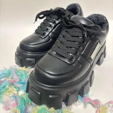 [앙코퀸 ANNE COQUINE ] 새상품급 블랙 통굽 스니커즈 플레이트