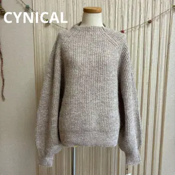 CYNICAL 뒷 턱 디자인 니트