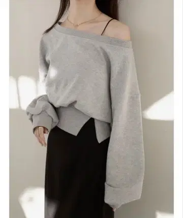 amel 오프숄더 맨투맨 상의