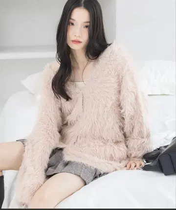 퍼 소재 핑크 긴팔 니트