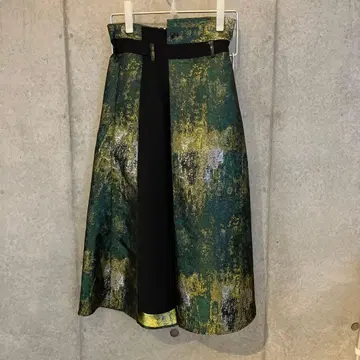 HARE 플레어 스커트 라메 그린과 블랙 그라데이션