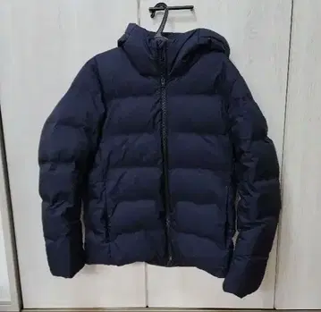 유니클로 심리스 다운 후드티 네이비 L 사이즈 새상품급