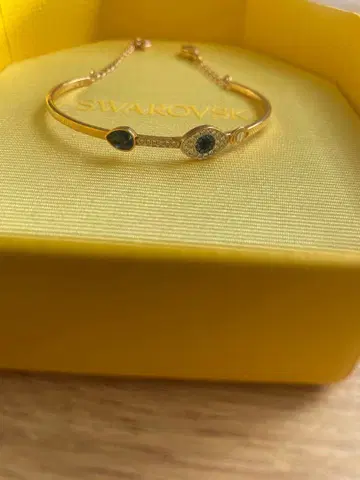 Swarovski 아이 모티브 팔찌 / 박스 없음.