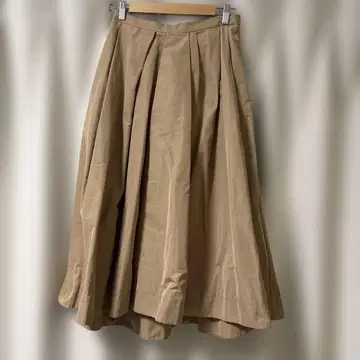 베이지 플레어 스커트 플리츠 디자인