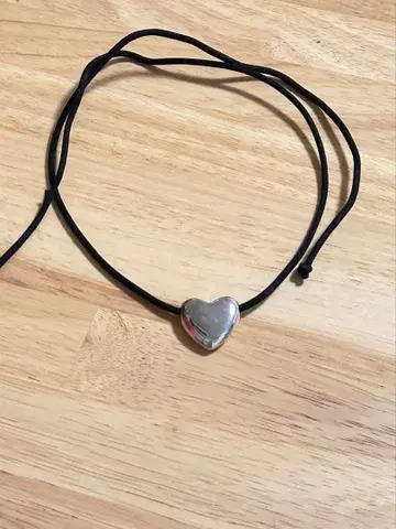 ANNIKA INEZ의 하트 목걸이