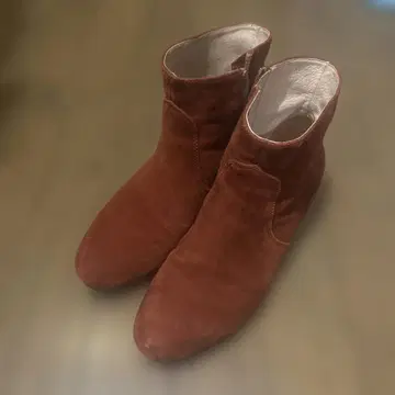 아두이트리스테스 브라운 스웨이드 부츠