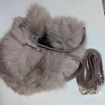 푹신푹신 퍼 숄더 부착 백 베이지