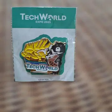 TECH WORLD EXPO 2025 망고 빙수와 곰 핀 배지
