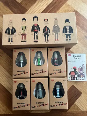 AMOS Punk Is Not Dead 피규어 세트