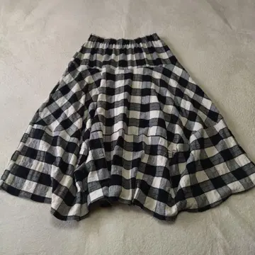 앙크로쉬 블랙과 화이트 체크 무늬 플레어 스커트 사이즈 40 허리밴딩