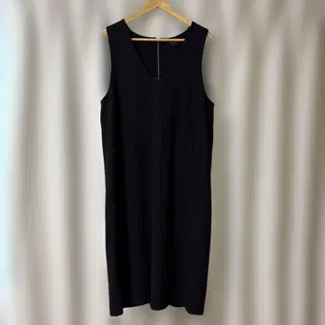 블랙 V넥 점퍼 스커트