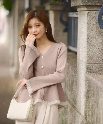 PROPORTION BODY DRESSING 시어 절개 페플럼 니트