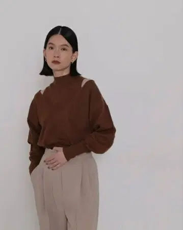 NATURAL BEAUTY BASIC 브라운 V넥 니트 스웨터