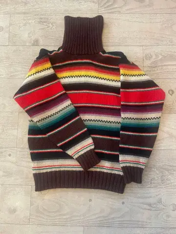 멀티 컬러 터틀넥 스웨터