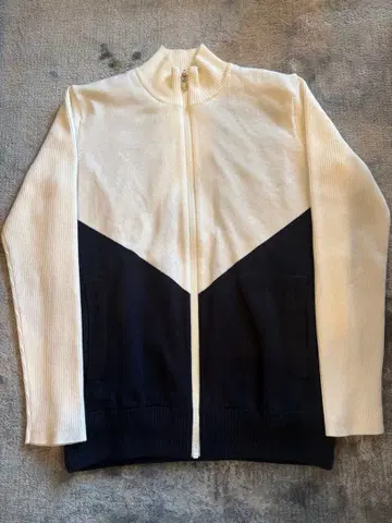 새상품급 테일러메이드 Taylor made 축열 니트 화이트 x 네이비