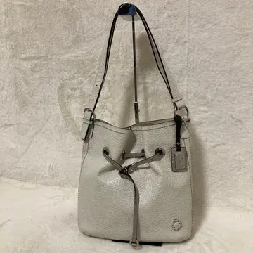 새상품급 PELLE BORSA 화이트 가죽 숄더백