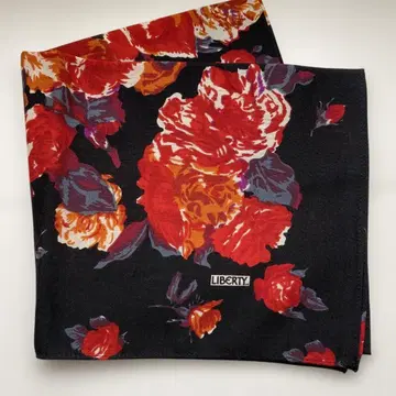 LIBERTY 꽃무늬 울 스카프 블랙 약 88cm