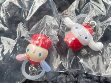 산리오 캐릭터즈 딸기 마크 액세서리 시나몬 우사하나