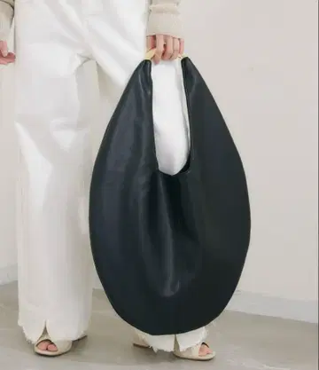 루벨니 숄더백 M 새상품급