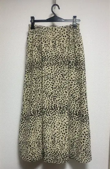 WORLD 에프 로브 레오파드 무늬 코듀로이 플레어 스커트