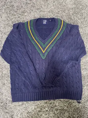 GAP 네이비 V넥 스웨터