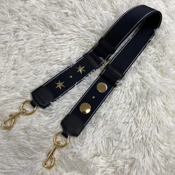 마크제이콥스 더 길디드 웨빙 숄더 스트랩 골드 블랙