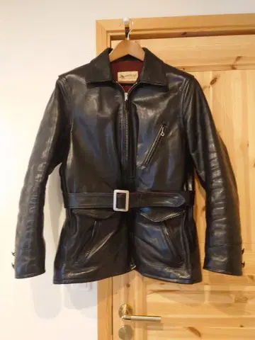 더 그루빈 하이 가죽 코트