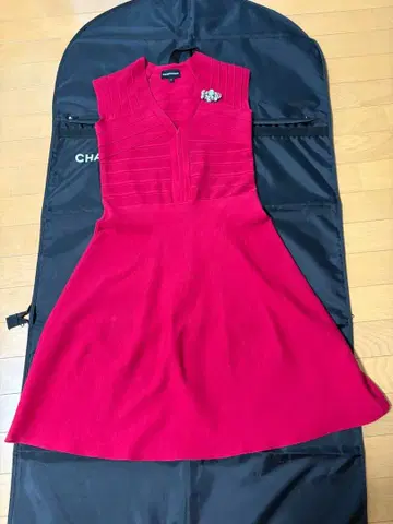 Emporio Armani 피셔 핑크 슬리브리스 원피스