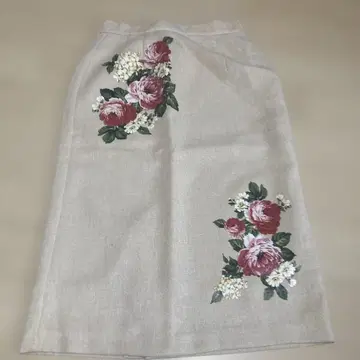 꽃무늬 페인트 미디 스커트 베이지