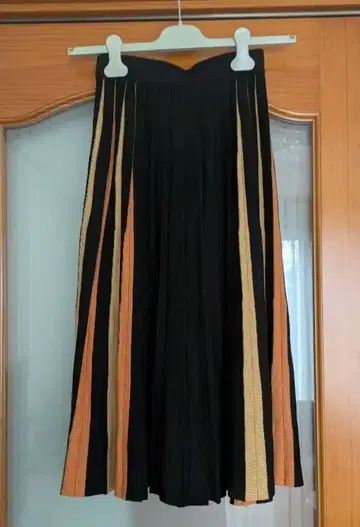 폴스미스 롱 스커트 사이즈 S - 블랙 x 베이지 x 오렌지