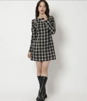 데콜테 디자인 파워숄더 미니 원피스 REDYAZEL 블랙 체크 M