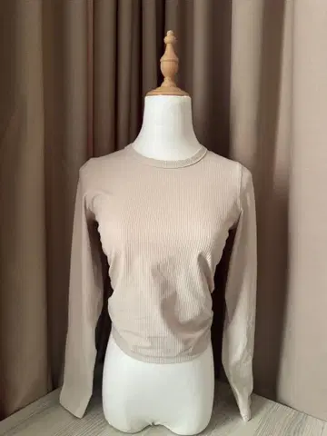 Lululemon 베이지 긴팔 상의 미사용 택 포함 사이즈 4