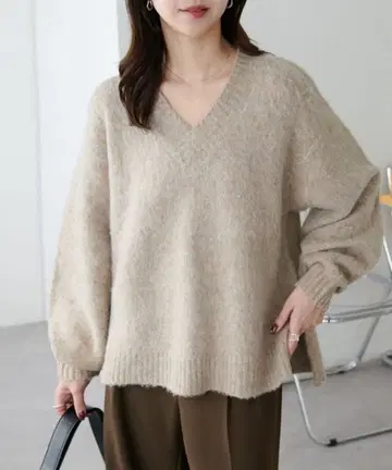 브러싱 깊은 V넥 풀오버