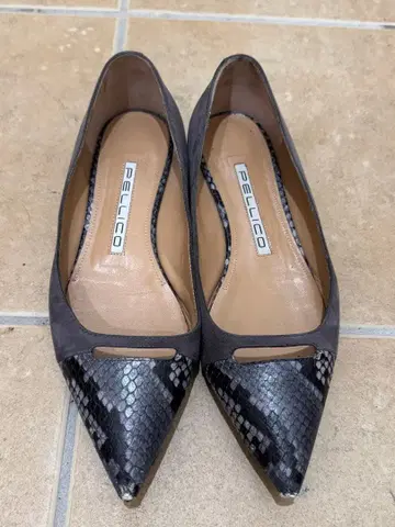 PELLICO 그레이 플랫슈즈 37 사이즈